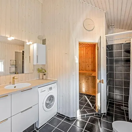 Holiday home Svithandi - 1-5km From The Sea By Interhome