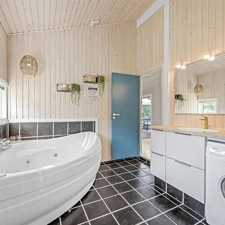 Svithandi - 1-5km From The Sea By Interhome Feriehus *