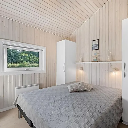 Svithandi - 1-5km From The Sea By Interhome Feriehus *